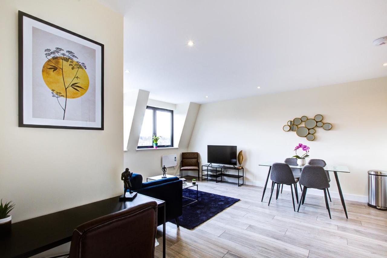 Hybrid Resi - London, Sutton With Onsite Car Parking Apartment Cheam Exterior photo