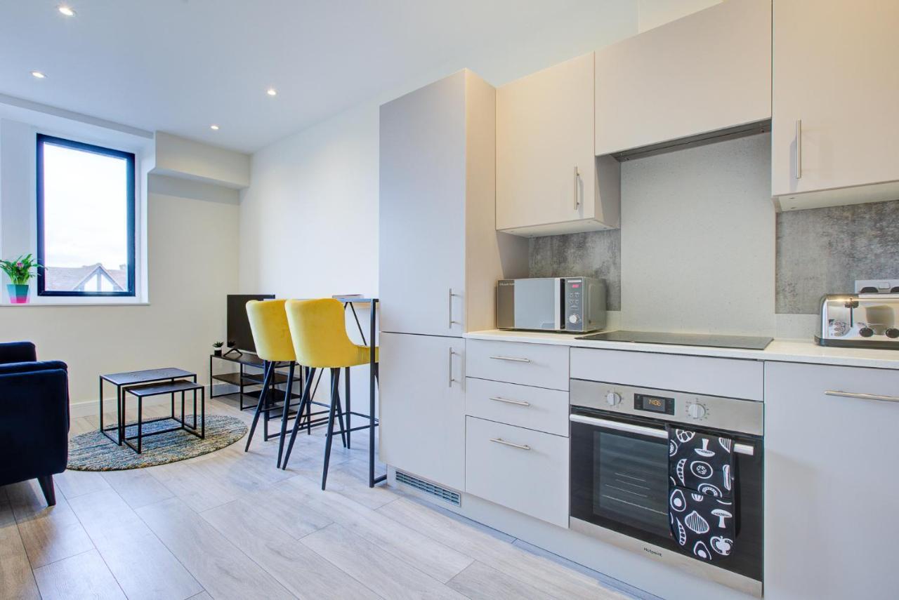 Hybrid Resi - London, Sutton With Onsite Car Parking Apartment Cheam Exterior photo