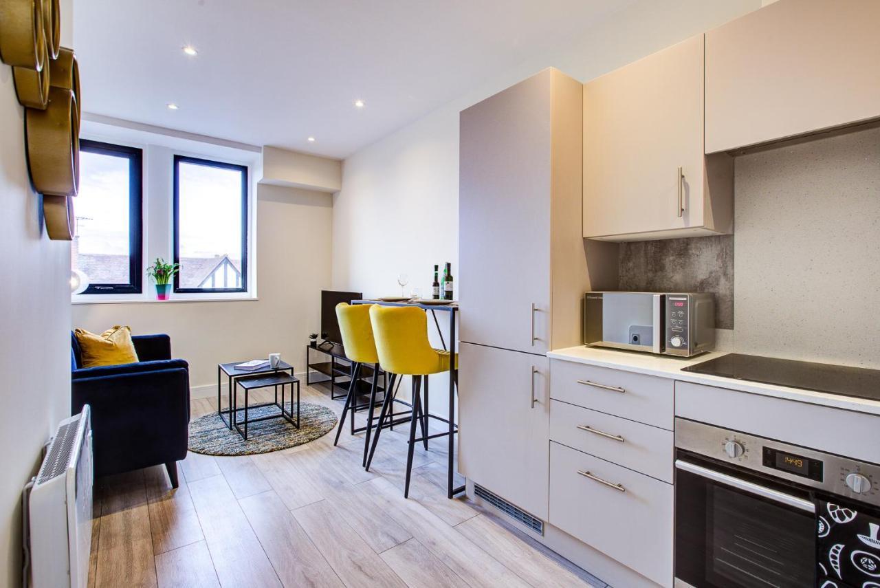 Hybrid Resi - London, Sutton With Onsite Car Parking Apartment Cheam Exterior photo