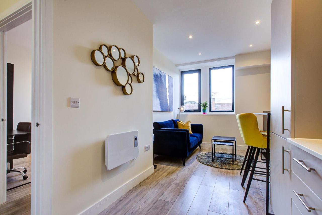 Hybrid Resi - London, Sutton With Onsite Car Parking Apartment Cheam Exterior photo