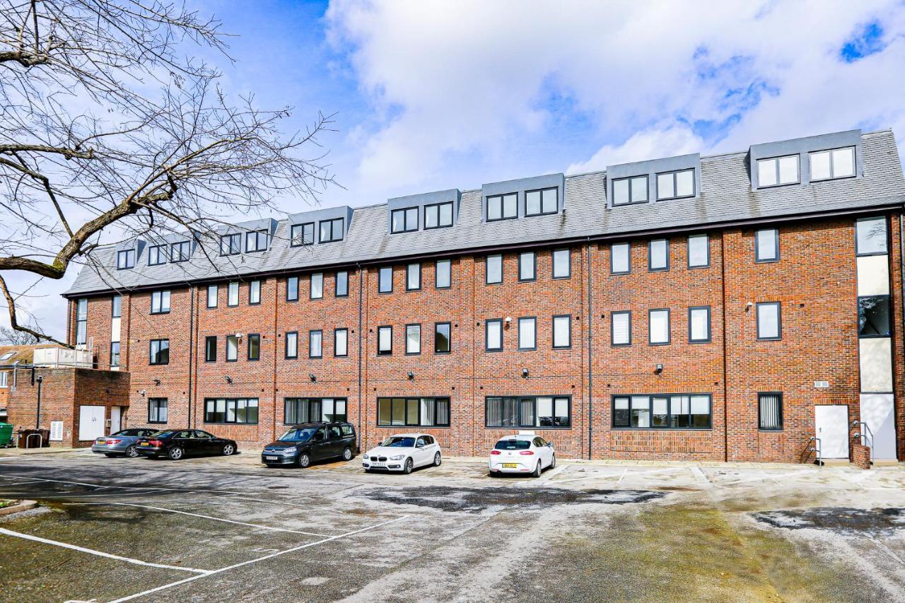 Hybrid Resi - London, Sutton With Onsite Car Parking Apartment Cheam Exterior photo
